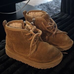 10c toddler UGG